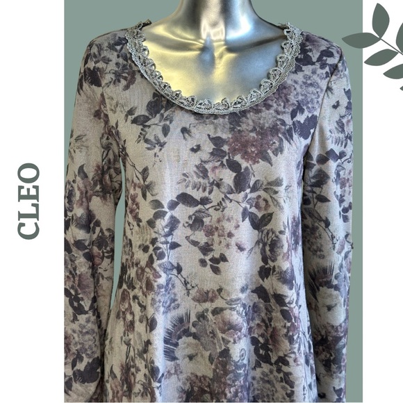Cleo Floral Tunic Top, Lace Trim Neck & Layered Hem, Gray Small - Picture 5 of 10